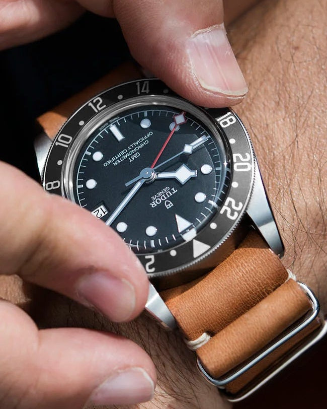 "나이트폴" 블랙 &amp; 블랙 Precision GMT 베젤