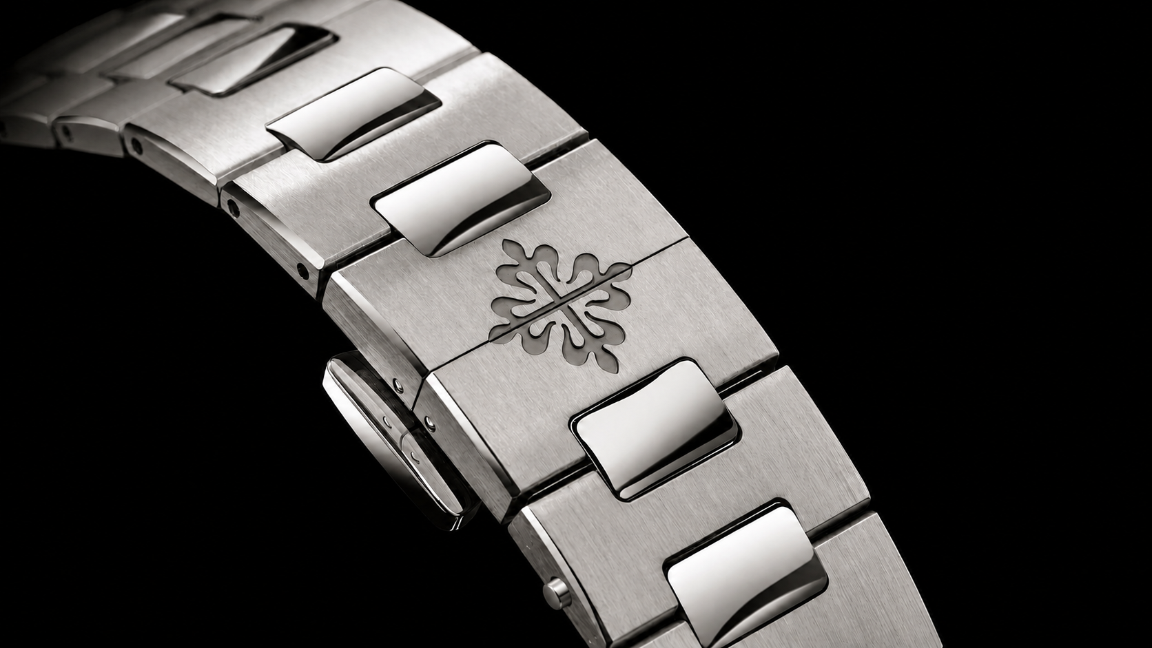 Patek Philippe Nautilus SwiftLink Yellow Gold